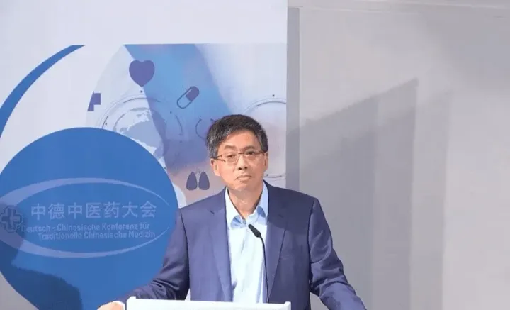 Speaker at the lectern of the 2023 TCM Conference