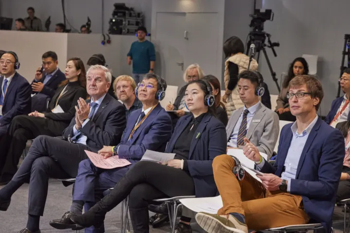 Audience applauding at the German-Chinese Hospital Day 2024
