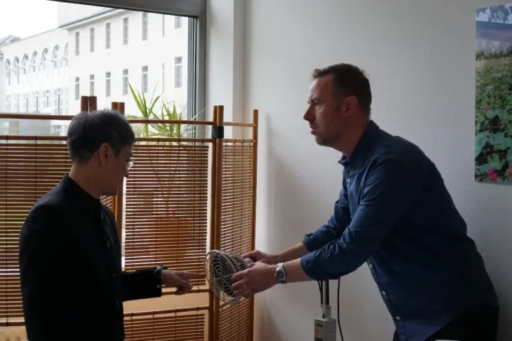 Hands-on demonstration between two participants of the 2024 TCM Conference