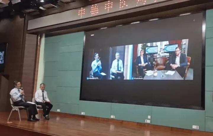 Hall in Guangzhou with a live link from the Berlin studio