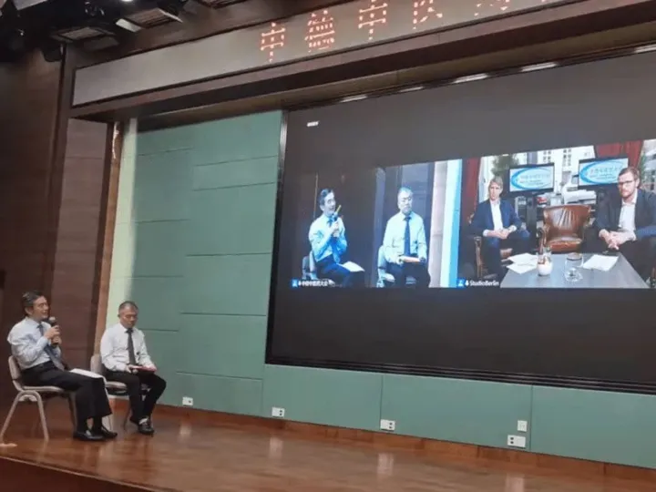 Hall in Guangzhou with live footage from Berlin on the screen