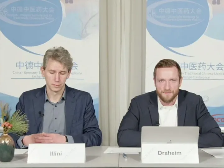 Lukas Illini and Michael Draheim at the presenters' table